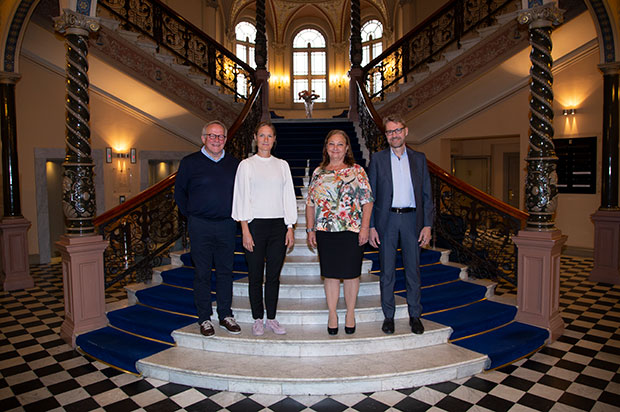 Nordens generaldirektörer från Norge, Lars Peder Brekk, Danmark, Katrine Winding, Sverige, Annika Stenberg och Finland, Antti Riivari står i Knausttrappan.