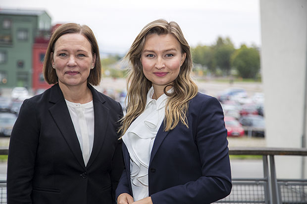 Inga Otmalm, ny generaldirektör för Bolagsverket, tillsammans med energi- och näringsminister Ebba Busch.