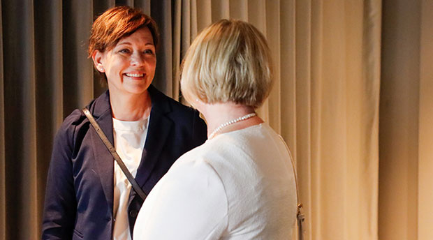 Generaldirektören för Bolagsverket, Inga Otmalm, gläds åt
invigningen som förenklar och tryggar vardagen för Sveriges företagare och
privatpersoner.