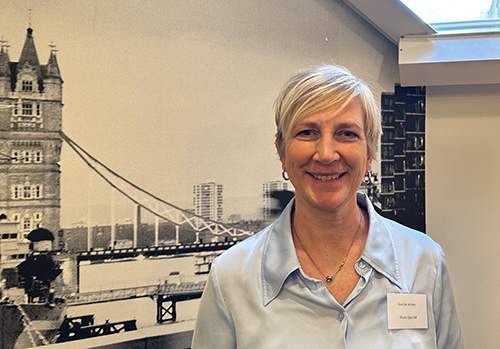 Gunilla Jaltsén från Visma Spcs klädd i ljusblå blus.