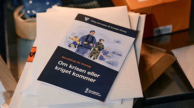 En foto på broschyren Beredskap för företag - Om krisen eller kriget kommer.