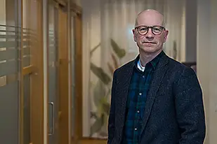 En foto på broschyren Beredskap för företag - Om krisen eller kriget kommer.